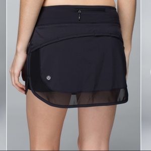 Lululemon black mesh tennis skirt size 2 hotty hot skirt